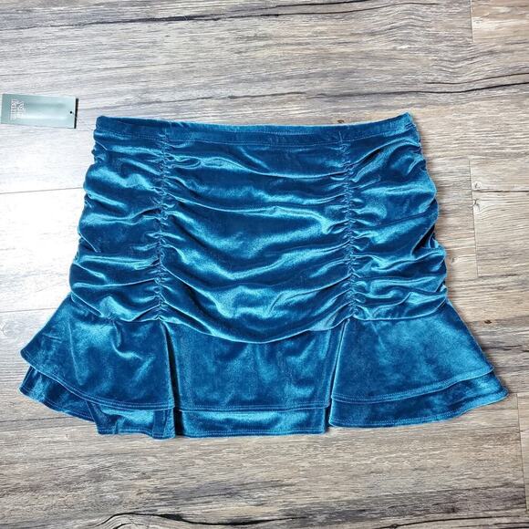 Wild Fable Women’s Teal Ruched Whimsical Ruffles Mini Velvet Skirt Size Large - Picture 6 of 7